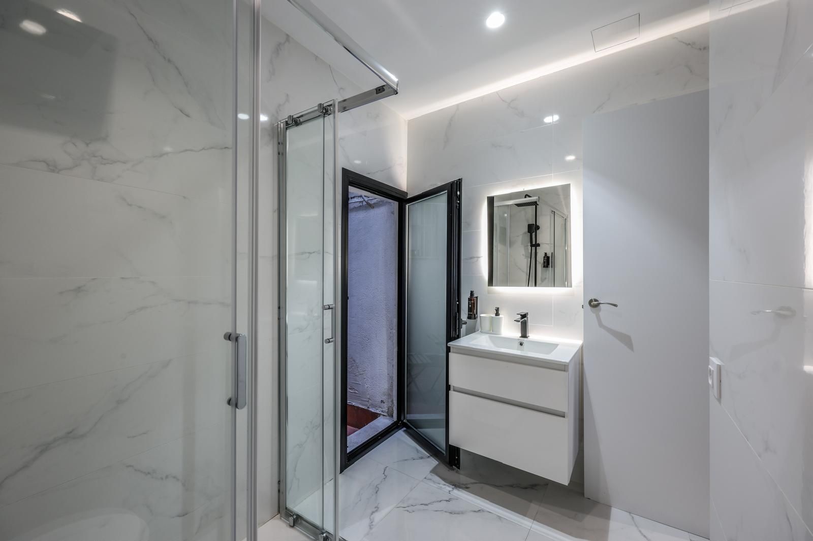 b1f930bb-f011-4606-8abf-364b757d3eb9